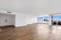 2 Grove Isle Dr, Unit B402 in Miami, FL - Building Photo - Building Photo