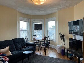 59 Cedar St, Unit 3L in Somerville, MA - Building Photo - Building Photo