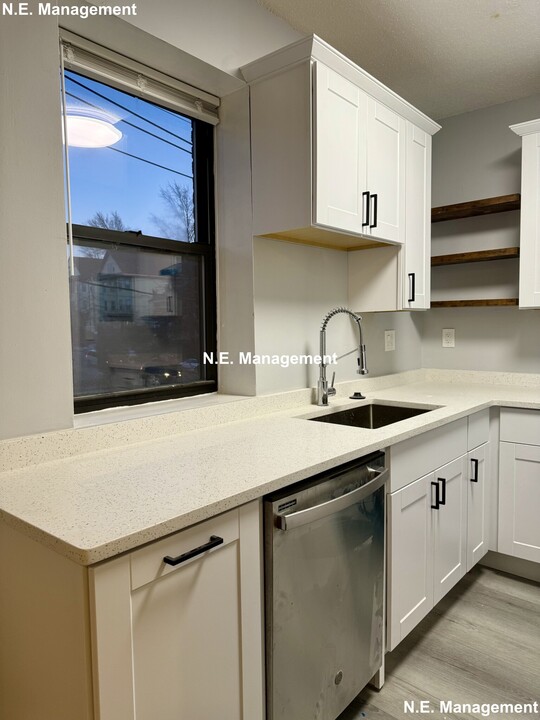 313 Summit Ave, Unit 7 in Boston, MA - Building Photo