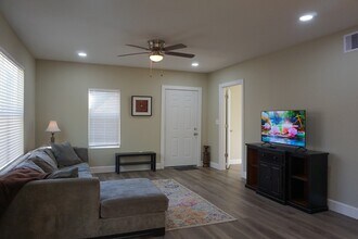 3703 Market St in Houston, TX - Building Photo - Building Photo