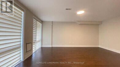 35 Thorncrest Dr in Vaughan, ON - Building Photo - Building Photo