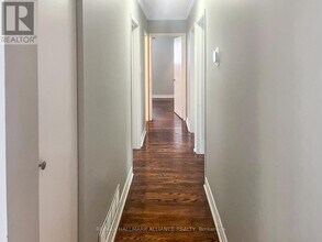 15 Grove Park Crescent in Toronto, ON - Building Photo - Building Photo