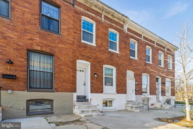 property at 912 N Milton Ave