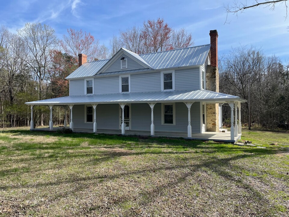 9621 NC Highway 57 in Rougemont, NC - Building Photo