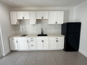 1741 NW 68th St, Unit FL in Miami, FL - Building Photo - Building Photo