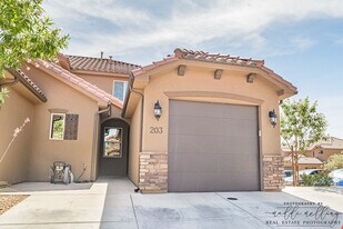 325 N Red Stone Rd, Unit 201 in Washington, UT - Building Photo