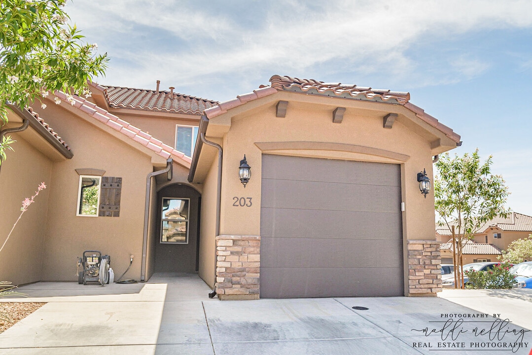 325 N Red Stone Rd, Unit 201 in Washington, UT - Foto de edificio