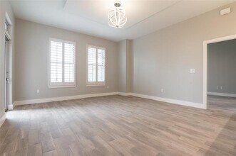 2323 N Houston St in Dallas, TX - Building Photo - Building Photo