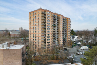 60 Parkway Dr E in East Orange, NJ - Building Photo - Building Photo