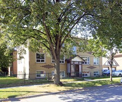 150 Alderbrae Ave in Toronto, ON - Building Photo