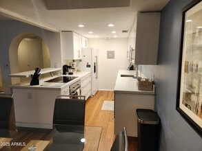 7557 N Dreamy Draw Dr in Phoenix, AZ - Building Photo - Building Photo