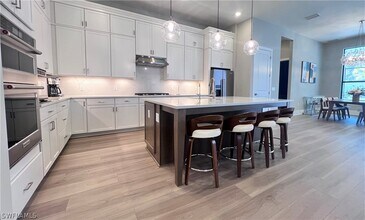 9124 Raintree St in Naples, FL - Building Photo - Building Photo