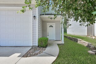 167 Binnacle Ct in Willis, TX - Building Photo