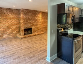 5600 Hillcrest Ln in Lisle, IL - Building Photo - Building Photo