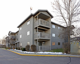 930 Lyn Way Apartments