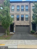 42359 Piper Crk Ter in Brambleton, VA - Building Photo
