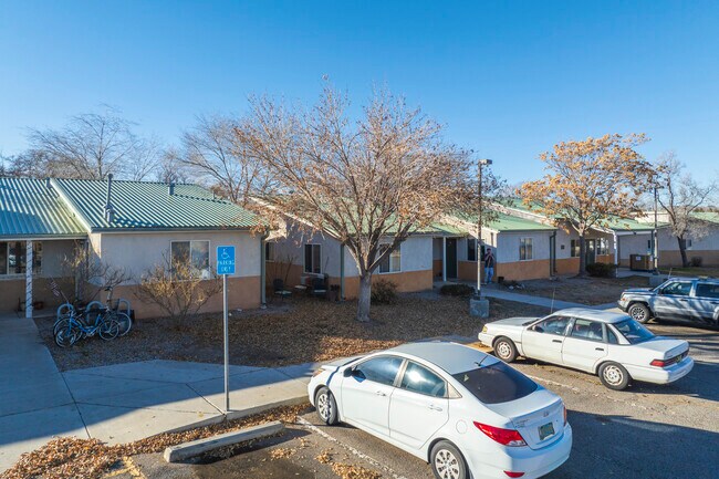 New Life Homes 5 & 6 in Albuquerque, NM - Foto de edificio - Building Photo