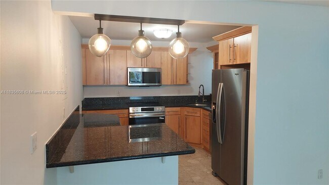 350 Poinciana Island Dr in Sunny Isles Beach, FL - Building Photo - Building Photo