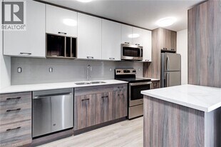 49 Walnut St S in Hamilton, ON - Building Photo