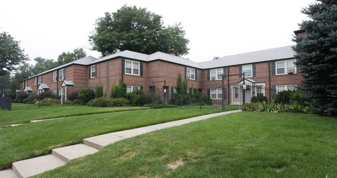 Jasmine Courtyard Townhomes in Denver, CO - Building Photo