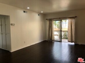 622 S Barrington Ave in Los Angeles, CA - Building Photo - Building Photo