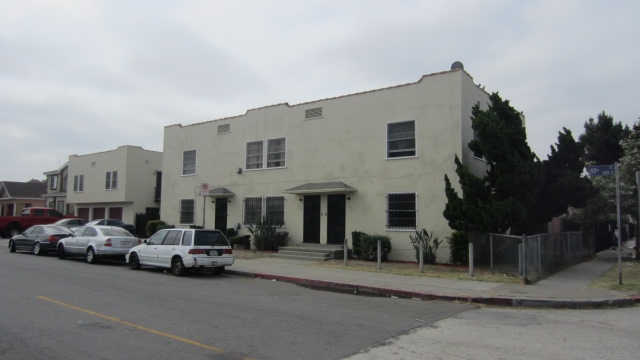 300 E 55th St in Los Angeles, CA - Foto de edificio - Building Photo