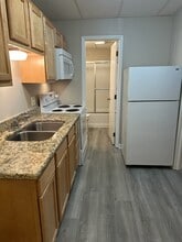 5206 MacCorkle Ave SE, Unit Apt B in Charleston, WV - Building Photo - Building Photo