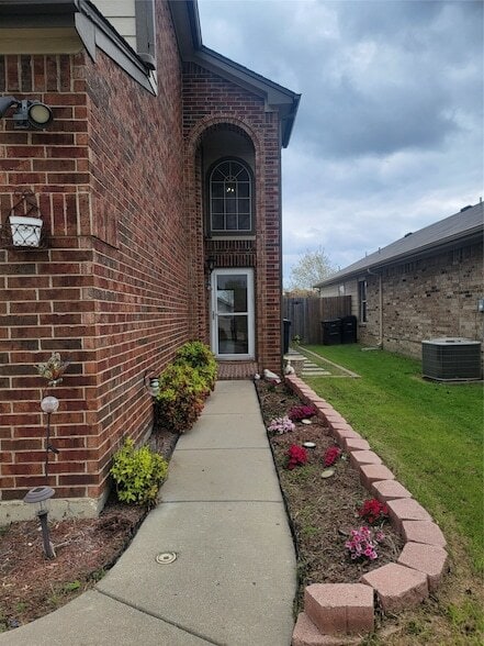 6468 Regina Dr in Fort Worth, TX - Building Photo - Building Photo