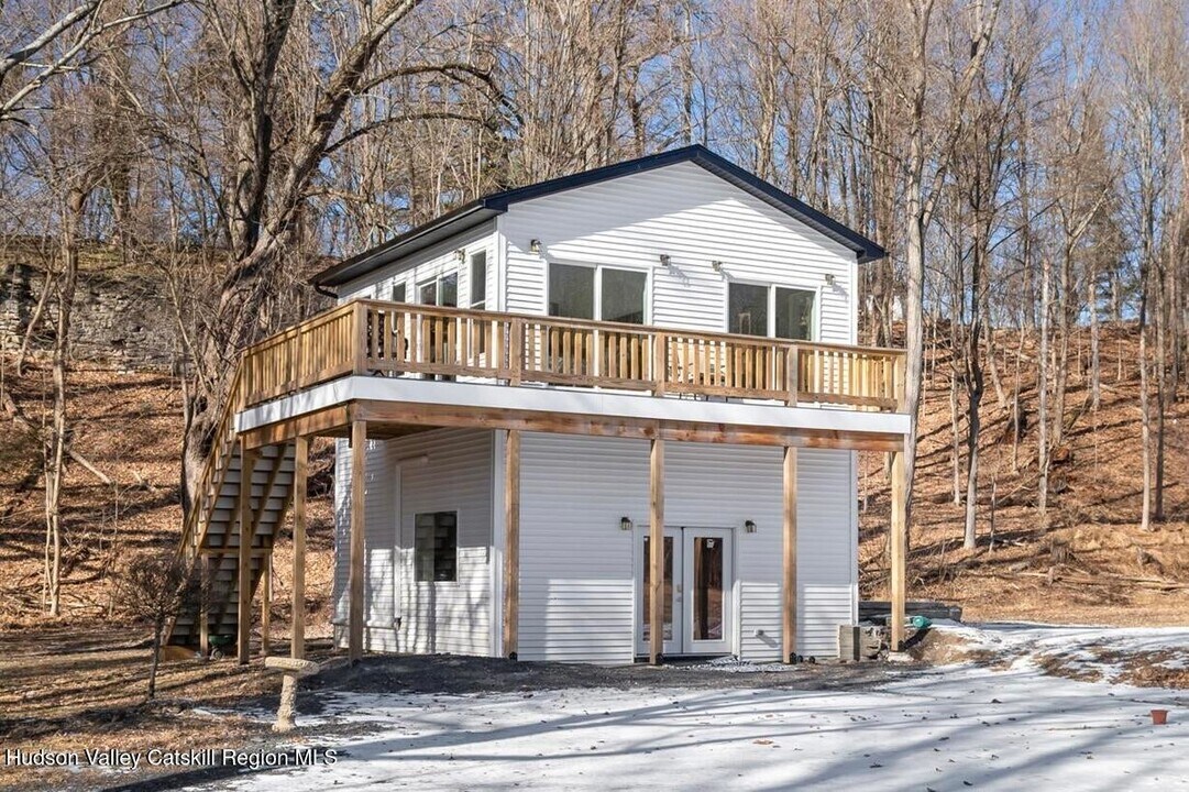 14 Washburn Terrace in Saugerties, NY - Building Photo