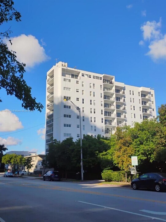 1345 West Ave in Miami Beach, FL - Building Photo
