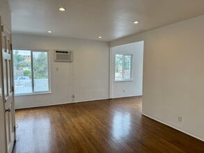 1313 Douglas St in Los Angeles, CA - Building Photo - Building Photo