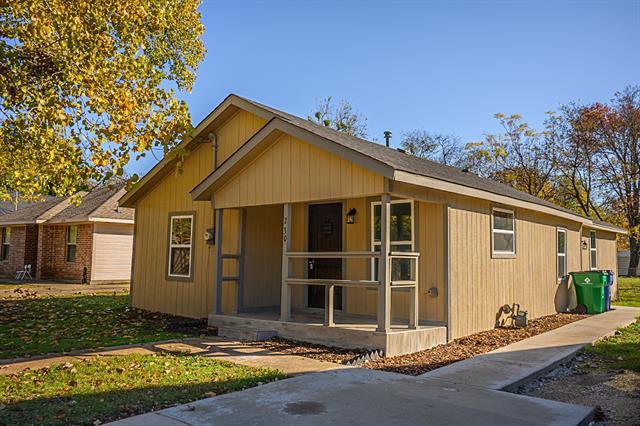 230 Dunlap St in Waxahachie, TX - Foto de edificio - Building Photo