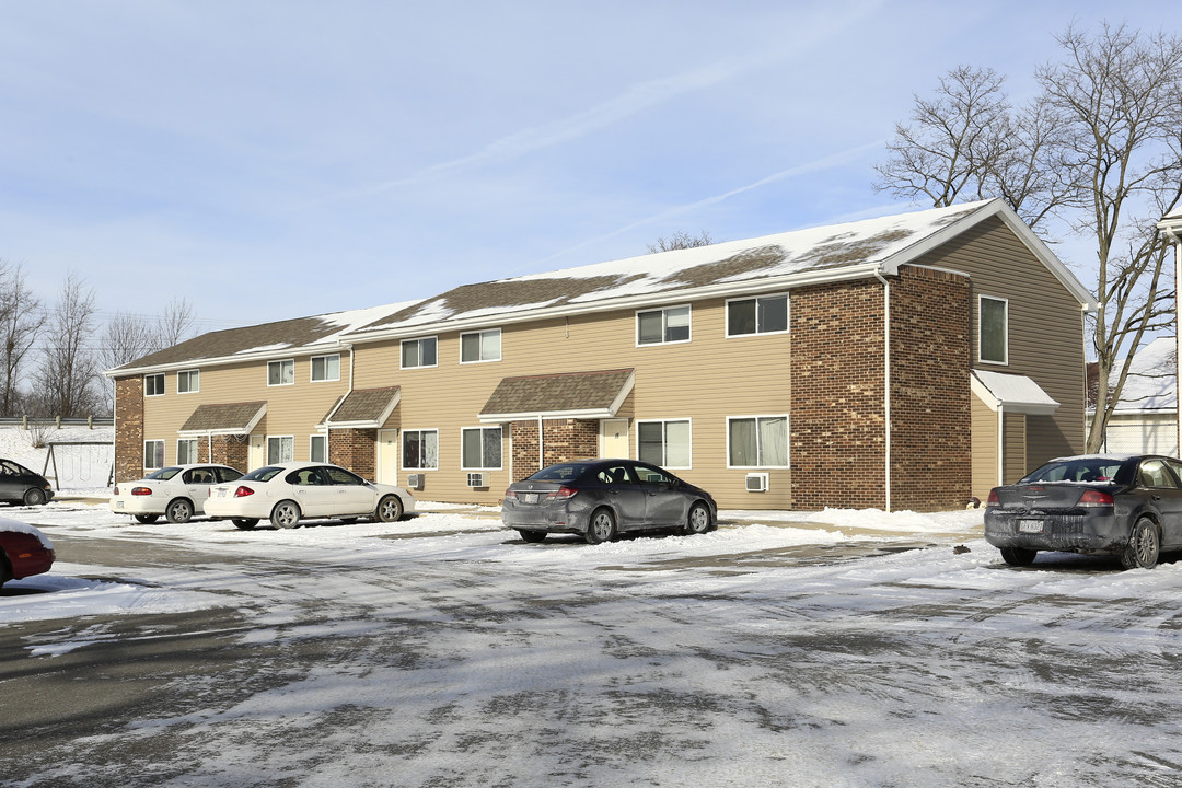 Willard Valley Apartments in Willard, OH - Foto de edificio