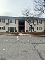55 Bolton Ct in Franklin Township, NJ - Building Photo