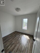 934 Gladstone Ave in Windsor, ON - Foto de edificio - Building Photo
