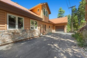 386 Alpine Way in Las Vegas, NV - Building Photo - Building Photo