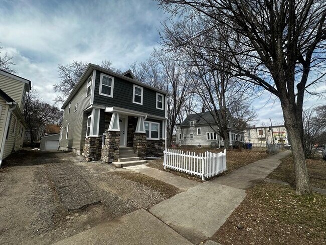 1187 Edgerton St in St. Paul, MN - Building Photo - Building Photo