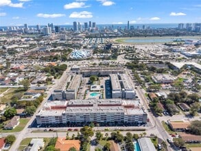215 SE 3rd Ave, Unit 407B in Hallandale Beach, FL - Building Photo - Building Photo