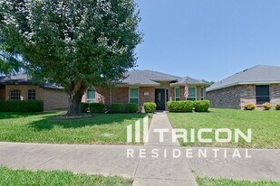 755 Catalina Dr in Lancaster, TX - Building Photo