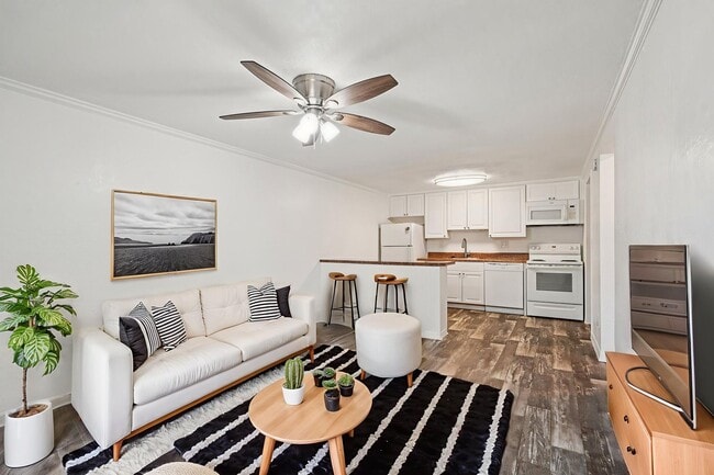 Whisperwood ~ Boutique Cottage Style Living Meets Hassle Free Leasing in Gainesville, FL - Foto de edificio - Building Photo