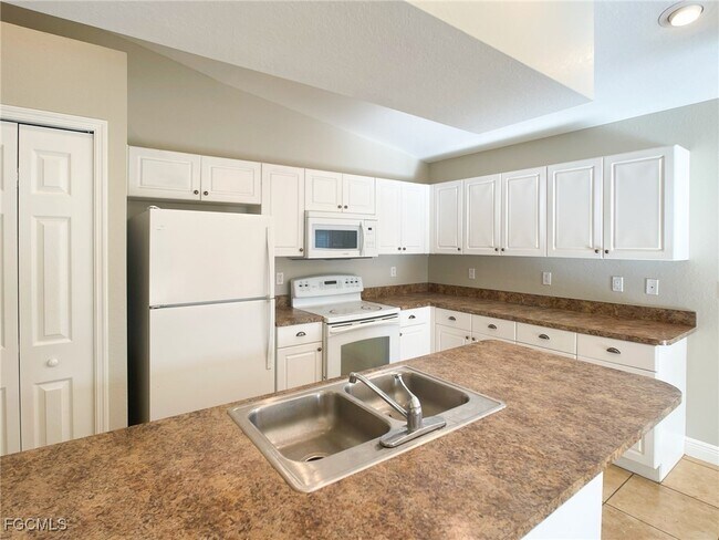 311 NE 24th Ave in Cape Coral, FL - Building Photo - Building Photo