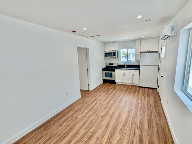 23324 Maltby Pl, Unit RM05-K in Los Angeles, CA - Foto de edificio - Building Photo