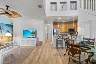 9111 Capistrano St S in Naples, FL - Building Photo