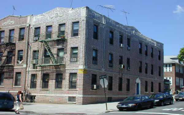 4402 10th Ave in Brooklyn, NY - Building Photo