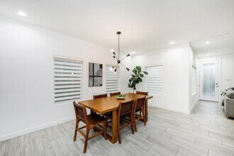 425 Deer Path Lp in Laredo, TX - Foto de edificio - Building Photo