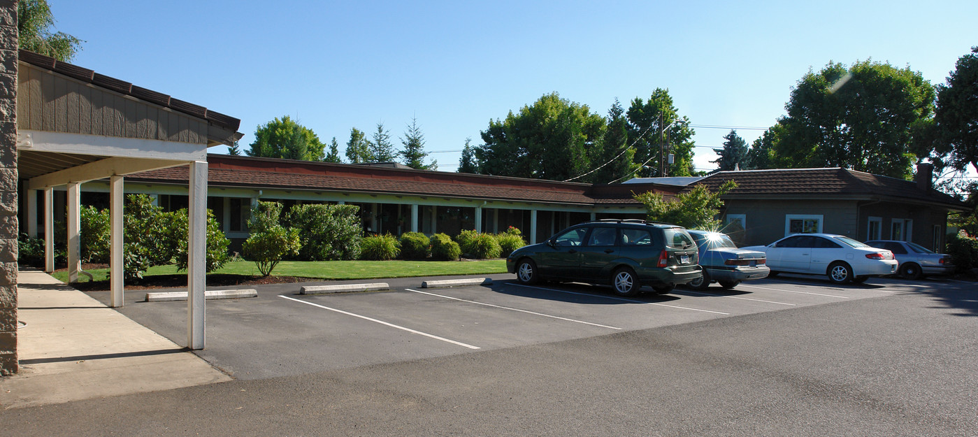 1800 River Rd in Eugene, OR - Building Photo