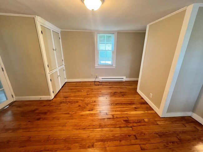 33 S Main St-Unit -33 South Main St - Unit B in Belchertown, MA - Building Photo - Building Photo
