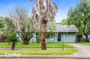 701 22nd Ave N in Texas City, TX - Building Photo