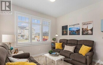 741 Derreen Ave in Ottawa, ON - Building Photo - Building Photo