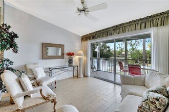 2420 Hidden Lake Dr in Naples, FL - Building Photo - Building Photo